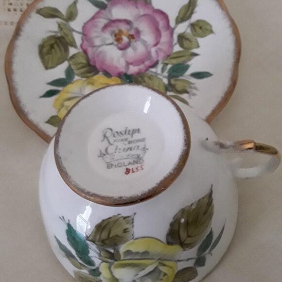 VINTAGE Roslyn Fine Bone China Cup and Saucer - Rose Pattern - Made in England - Picture 2 of 8